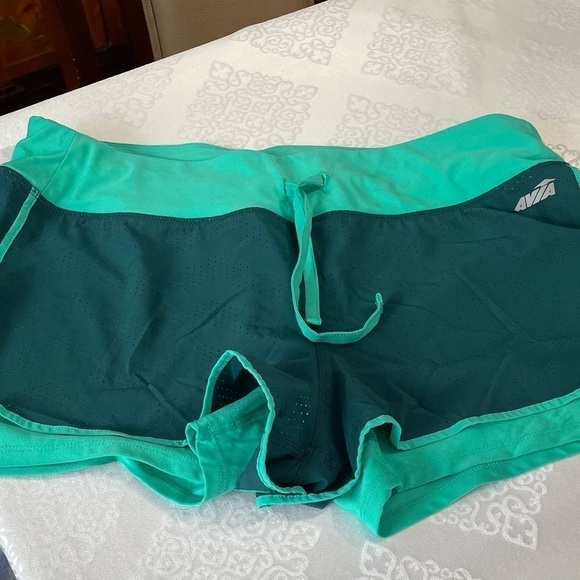 Avia women’s : Avia Runing shorts with building spandex in green size large - Picture 2 of 4